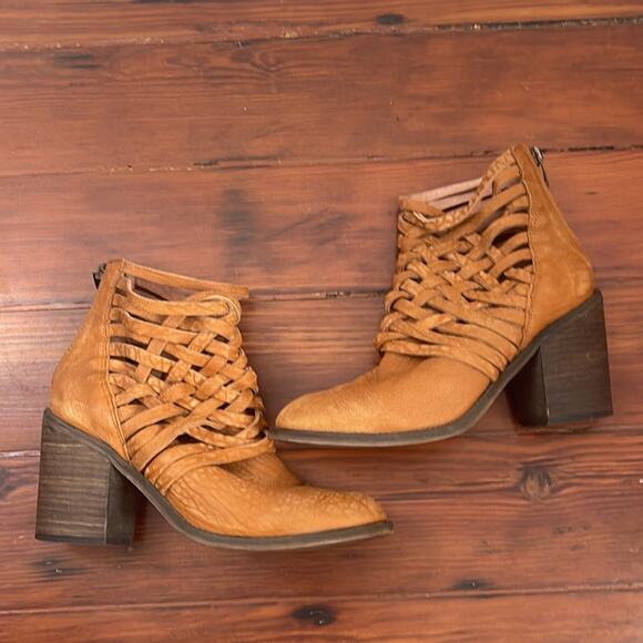 Free People Carrera woven leather back zip stacked heel ankle boots sz 38 - Picture 1 of 8
